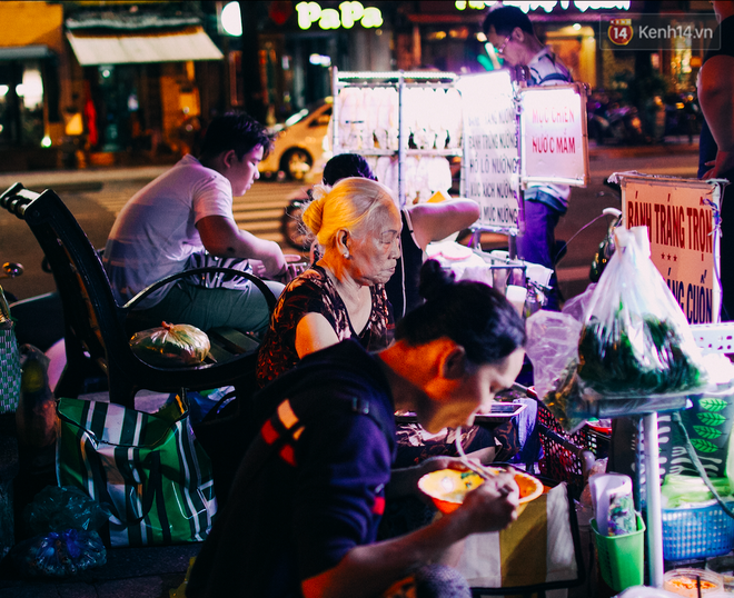 Đây là những cảnh tượng trên đường phố khiến bạn nhận ra: Sài Gòn thật khác, khi đã 5 giờ chiều! - Ảnh 9.