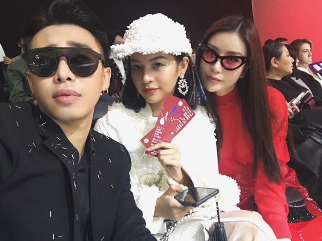 Mới ng&agrave;y đầu ti&ecirc;n dự Seoul Fashion Week, Ph&iacute; Phương Anh c&ugrave;ng Em Hoa đ&atilde; l&ecirc;n ngay Vogue Mỹ v&agrave; Ph&aacute;p - Ảnh 3.