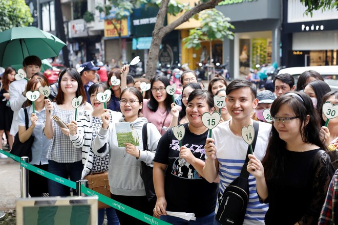 Fan innisfree sướng m&ecirc; trong ng&agrave;y khai trương của h&agrave;ng thứ 3 tại Q.1 - Ảnh 1.