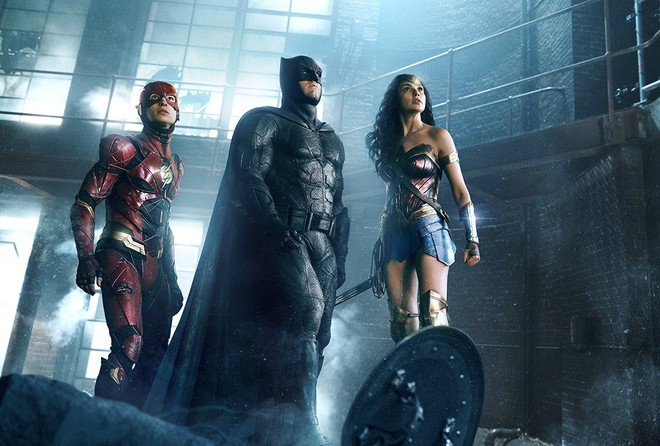 Justice League: Bom tấn điện ảnh hay chỉ l&agrave; tr&ograve; đ&ugrave;a con n&iacute;t? - Ảnh 1.