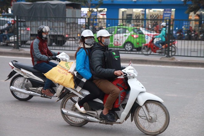 Đường phố Sài Gòn và Hà Nội đông đúc sau ngày làm việc cuối cùng trong năm 2017 - Ảnh 26.