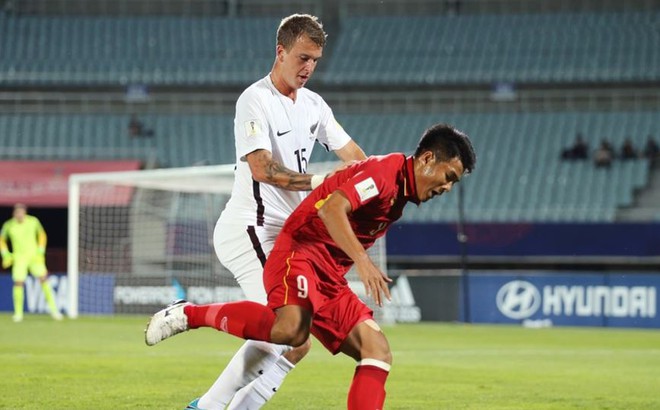 Cầu thủ U20 Việt Nam &ocirc;m đầu, gục xuống s&acirc;n v&igrave; h&ograve;a tiếc nuối - Ảnh 15.