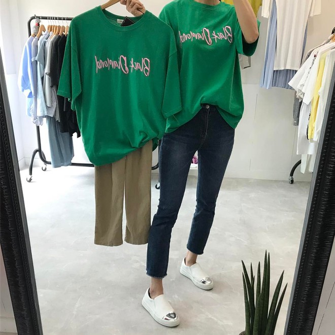 T-shirt với font chữ viết tay, món mới siêu hot đang được giới trẻ châu Á diện miết mải - Ảnh 9.