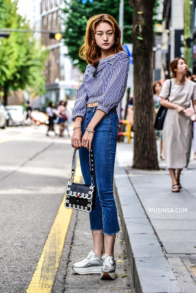 C&ugrave;ng trưng dụng quần shorts nhưng giới trẻ H&agrave;n lại c&oacute; cả t&aacute; c&aacute;ch mix, c&aacute;ch n&agrave;o cũng h&uacute;t mắt th&ocirc;i rồi! - Ảnh 13.