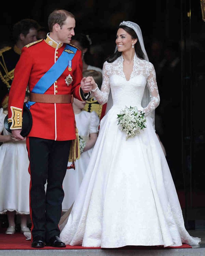 Bạn c&oacute; nhận ra v&aacute;y cưới của Hoa hậu Thu Thảo giống v&aacute;y cưới của C&ocirc;ng nương Grace Kelly đến bất ngờ? - Ảnh 10.