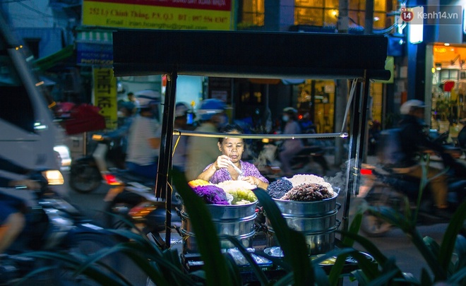 Đây là những cảnh tượng trên đường phố khiến bạn nhận ra: Sài Gòn thật khác, khi đã 5 giờ chiều! - Ảnh 12.