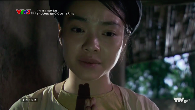 Thương nhớ ở ai tập 5: Cho rằng c&aacute;c b&agrave; go&aacute; rủ nhau đi ngắm &ldquo;giai&rdquo;, Quất bị đ&aacute;nh lăn đ&ugrave;ng ra đất - Ảnh 16.