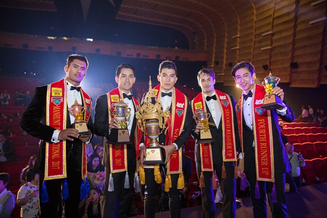 Các chị Hoa hậu hãy xê ra, giờ là lúc vương miện được đội lên đầu các quý ông!