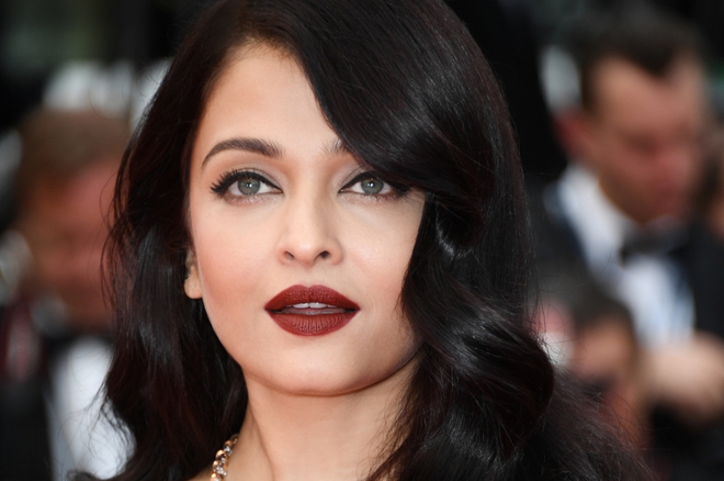 Không đến Cannes thì thôi, đã xuất hiện thì Aishwarya Rai hầu như luôn đẹp hết phần người khác! - Ảnh 39.