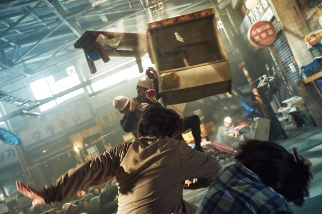 Bom tấn 10 triệu đ&ocirc; của cha đẻ Train to Busan tung trailer m&atilde;n nh&atilde;n - Ảnh 6.