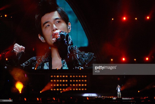 Muốn cầu h&ocirc;n người y&ecirc;u hay chọc tức bạn trai cũ: H&atilde;y đến với concert Mạnh Nhất Quả Đất của Ch&acirc;u Kiệt Lu&acirc;n! - Ảnh 1.