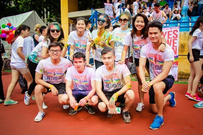 Mùa hè bùng nổ với giải chạy sắc màu Run for Charity - Connecting Vietyouth 2017 - Ảnh 1.