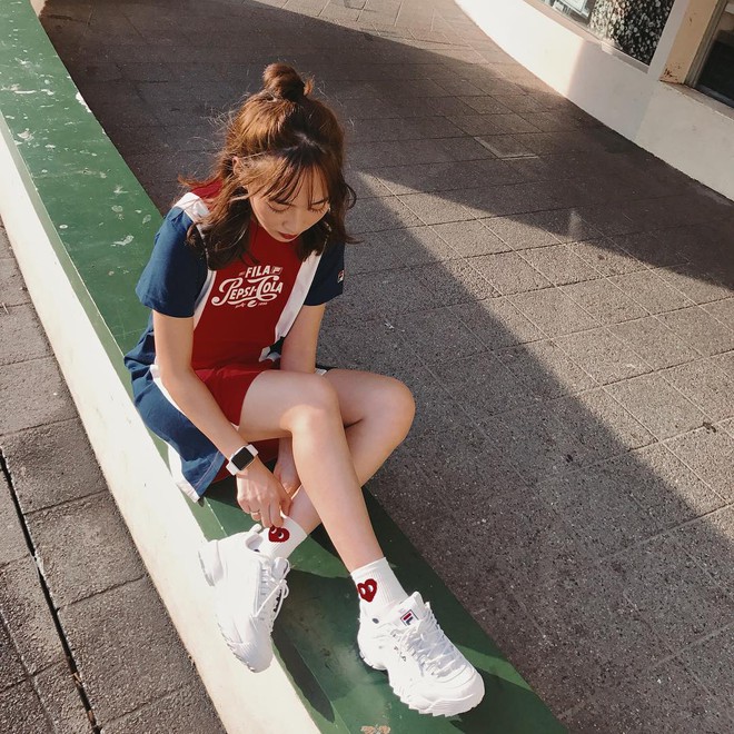 Giới trẻ châu Á người người nhà nhà đang diện T-shirt và sneaker Fila chất phát ngất ra sao? - Ảnh 18.