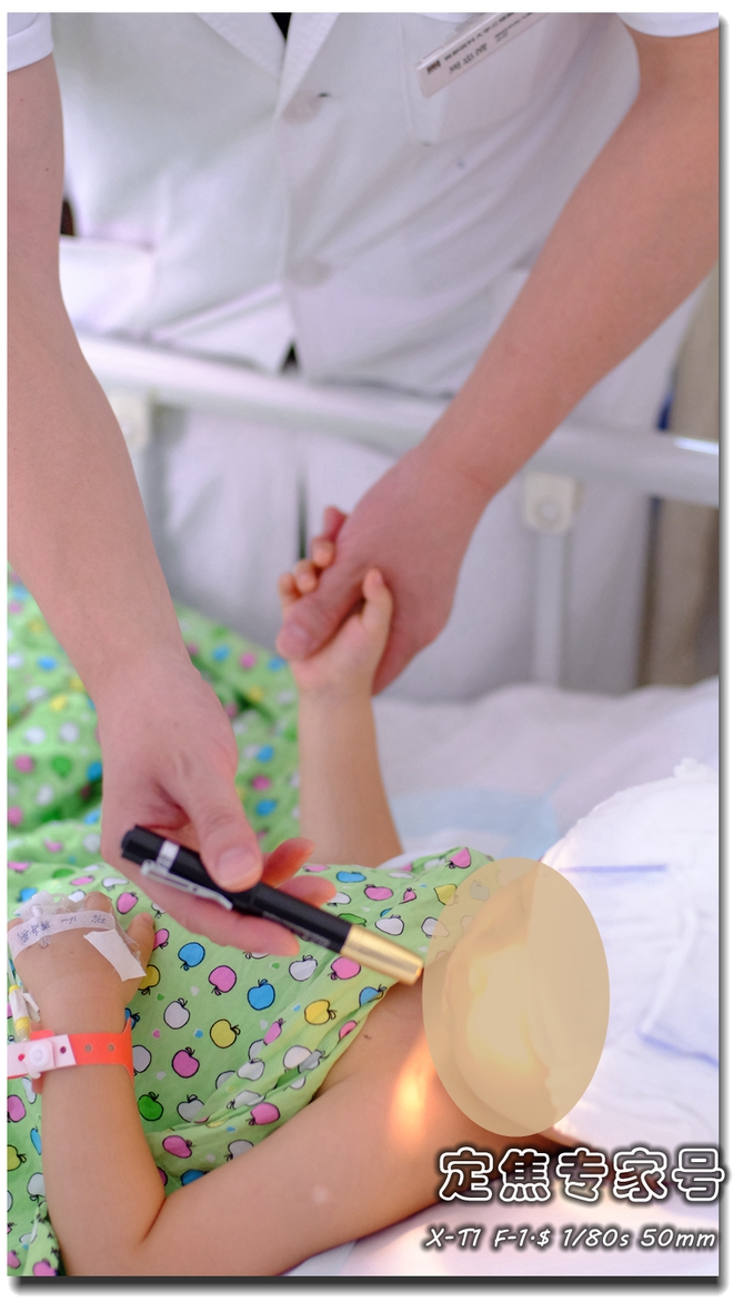 Phẫu thuật cho một em b&eacute; bị mất thị lực, b&aacute;c sĩ lấy ra thứ đ&aacute;ng sợ hơn cả khối u trong n&atilde;o - Ảnh 8.