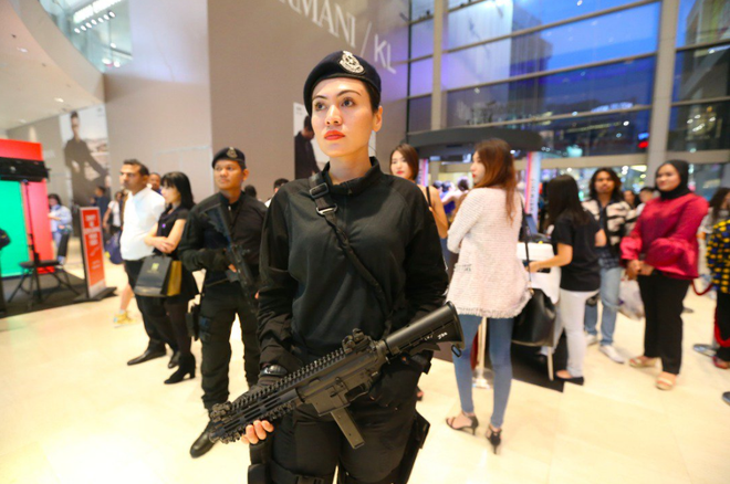 Nữ cảnh sát xinh đẹp tại SEA Games 29 gây sốt mạng xã hội châu Á - Ảnh 1.