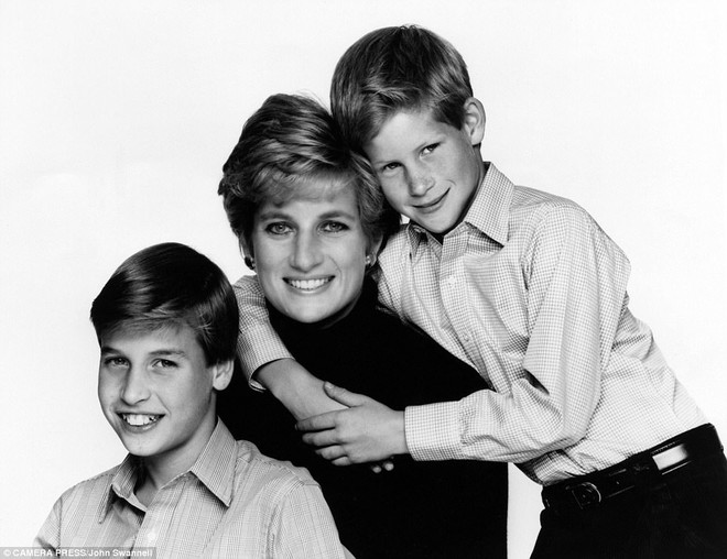 Chùm ảnh: Những khoảnh khắc hạnh phúc và ngọt ngào của Công nương Diana bên các con - Ảnh 15.