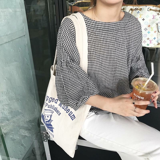 3 mẫu t&uacute;i cũ tưởng đ&atilde; đi v&agrave;o dĩ v&atilde;ng nay lại được c&aacute;c fashionista y&ecirc;u th&iacute;ch hết mực - Ảnh 10.