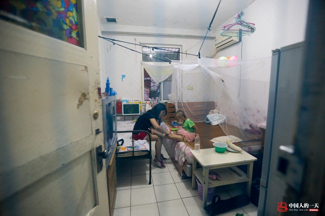 Nhật ký phiêu bạt ở Bắc Kinh của trẻ em mắc bệnh ung thư phải ở trong những căn nhà chật chội, kiếm tìm hy vọng sống - Ảnh 2.