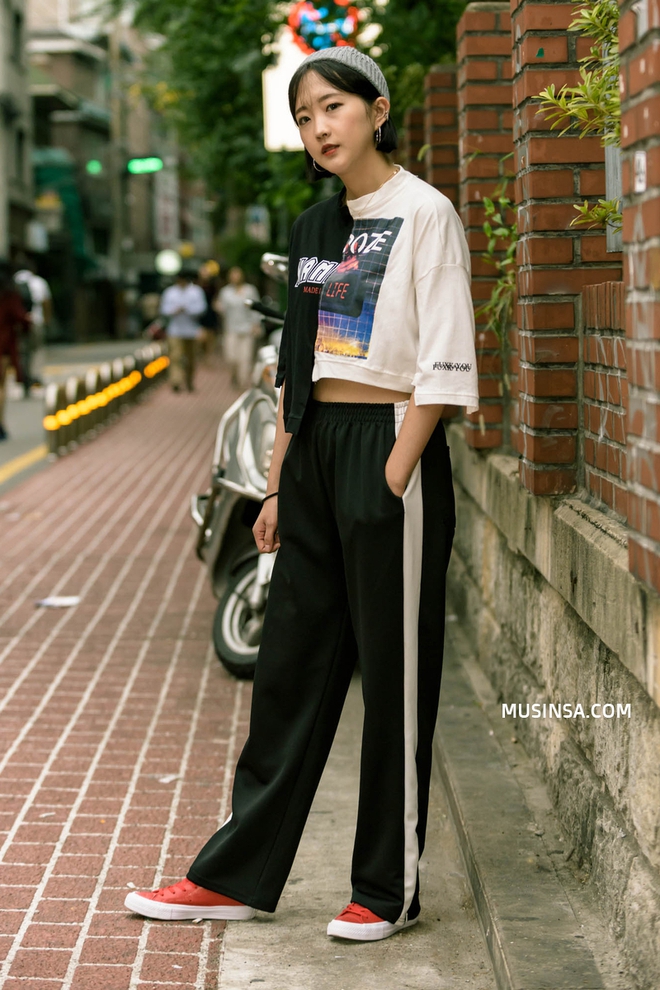 Giới trẻ H&agrave;n lại mang đến cả t&aacute; gợi &yacute; mặc đẹp m&agrave; chẳng cần cầu kỳ qua street style m&atilde;n nh&atilde;n - Ảnh 11.