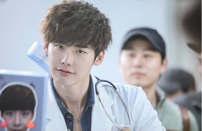 Vai trong Khi Nàng Say Giấc có gì khác loạt vai diễn trước đây của Lee Jong Suk? - Ảnh 11.