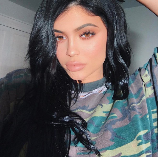 44 bức ảnh si&ecirc;u đẹp v&agrave; gợi cảm của nữ ho&agrave;ng selfie Kylie Jenner trong năm 2017 - Ảnh 3.