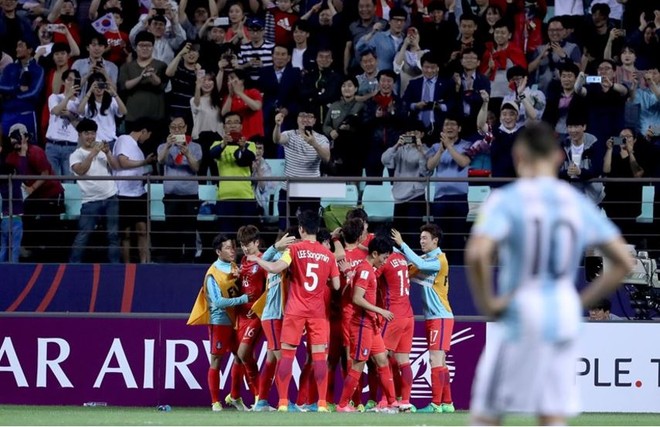 Messi Hàn Quốc ghi bàn đẳng cấp, đội chủ nhà đánh bại U20 Argentina - Ảnh 8.