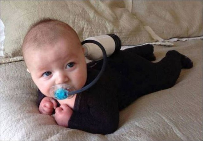 18 em b&eacute; được dịp nghỉ h&egrave; l&agrave; ở nh&agrave; nghịch như quỷ sứ - Ảnh 5.