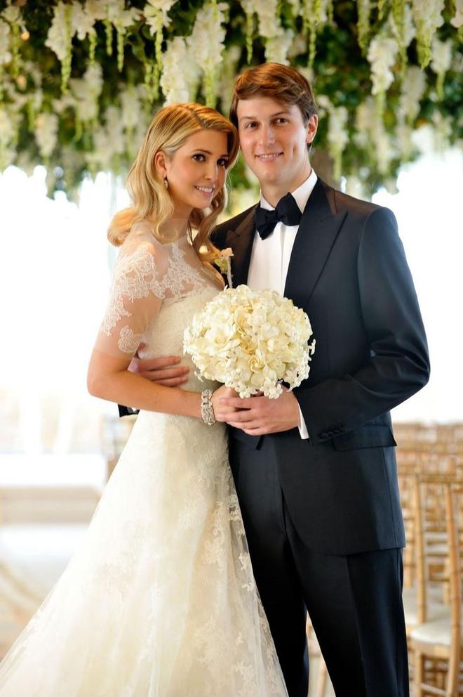 Bạn c&oacute; nhận ra v&aacute;y cưới của Hoa hậu Thu Thảo giống v&aacute;y cưới của C&ocirc;ng nương Grace Kelly đến bất ngờ? - Ảnh 12.