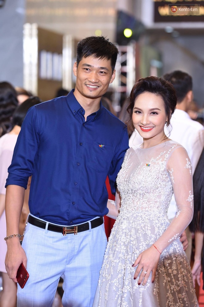 Dàn sao Việt lộng lẫy hội ngộ trên thảm đỏ VTV Awards 2017 - Ảnh 7.