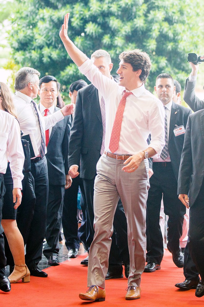 Nhìn lại những khoảnh khắc ấn tượng của Thủ tướng Canada Justin Trudeau trong 4 ngày ở Việt Nam - Ảnh 8.