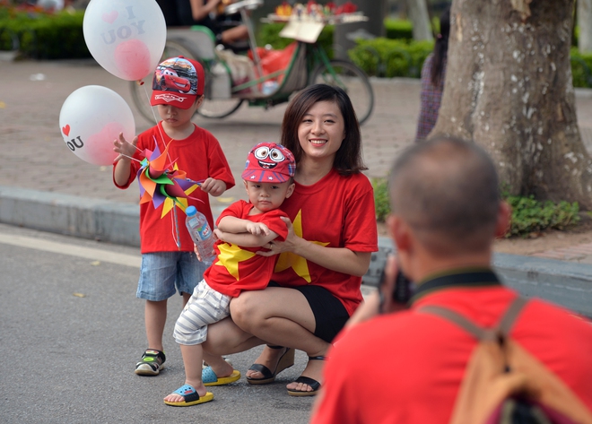 Chùm ảnh: Biển người đổ về khu vui chơi ở Hà Nội trong ngày đầu nghỉ lễ Quốc khánh - Ảnh 13.