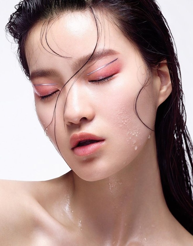 C&ocirc; n&agrave;ng 17 tuổi với khu&ocirc;n mặt lệch chuẩn V-line n&agrave;y l&agrave; mẫu H&agrave;n duy nhất được Vogue Mỹ ch&uacute; &yacute; tại Seoul Fashion Week vừa qua - Ảnh 12.