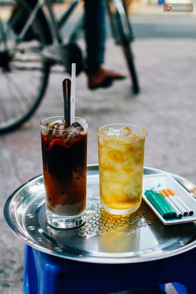 Chùm ảnh: Người Sài Gòn và thói quen uống cafe cóc từ lúc mặt trời chưa ló dạng cho đến chiều tà - Ảnh 8.