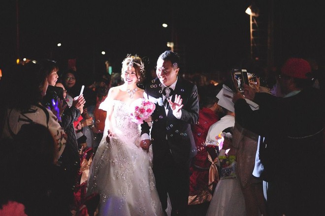 Dựng tới 600 bàn cỗ trên đường, đám cưới ở Đài Loan khiến cư dân mạng sửng sốt vì chơi sang - Ảnh 8.