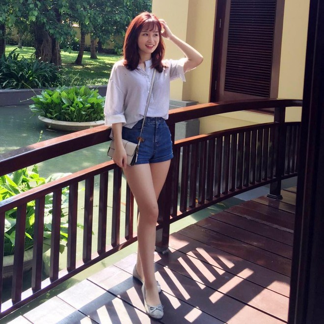 Nữ sinh NEU được mệnh danh hot girl thể dục nhờ bức ảnh si&ecirc;u xinh tr&ecirc;n s&acirc;n trường - Ảnh 6.