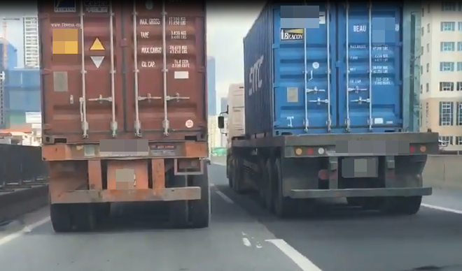 Hà Nội: Truy tìm hai xe container dàn hàng ngang, chạy rùa bò ở cao tốc trên cao - Ảnh 2.