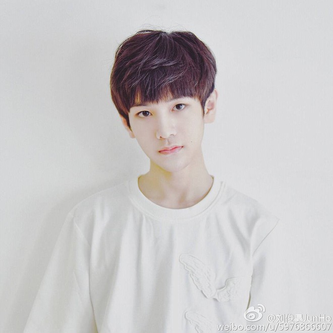 Tiết lộ động trời về c&ocirc;ng ty chủ quản của TFBoys: B&oacute;c lột sức lao động, &eacute;p ca sĩ tuổi teen phẫu thuật thẩm mỹ - Ảnh 2.