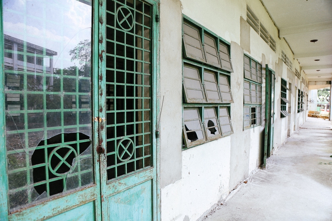 Cảnh u ám bên trong ngôi trường tiểu học 20 tỷ đồng bị bỏ hoang gần 10 năm giữa Sài Gòn - Ảnh 9.