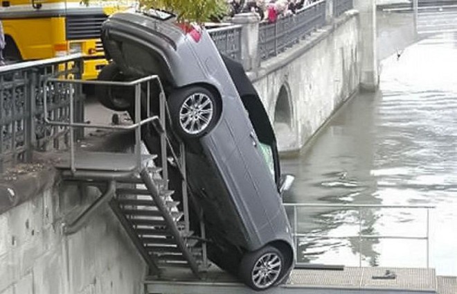17 m&agrave;n hạ c&aacute;nh &ocirc; t&ocirc; kh&oacute; hiểu nhất quả đất  - Ảnh 26.