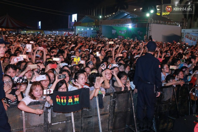 Kwang Soo xuất hiện bảnh trai, Haha trình diễn cuồng nhiệt trong tiếng hò reo của hàng ngàn fan Việt - Ảnh 16.