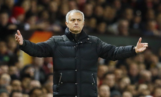 Nhân viên Man Utd kêu trời vì Mourinho không cho nghỉ Giáng sinh - Ảnh 1.