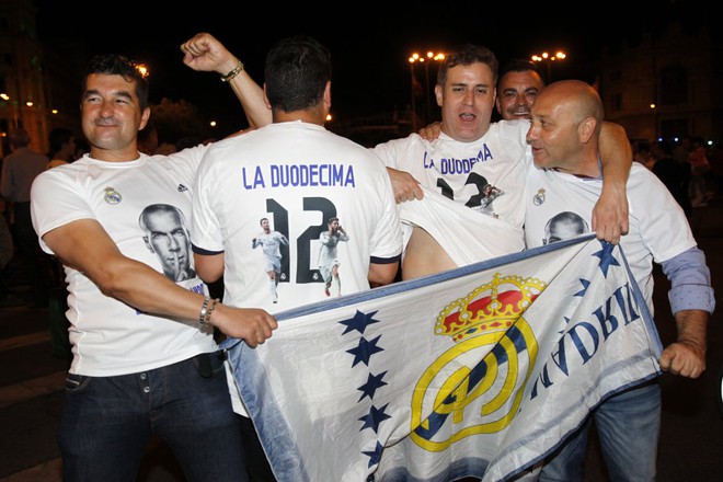 Real Madrid phá lời nguyền Champions League, CĐV ăn mừng thâu đêm suốt sáng - Ảnh 7.