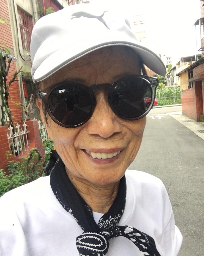 Chỉ 2 tuần sau khi xuất hiện trên Instagram, cụ bà 88 tuổi này đã trở thành hiện tượng thời trang xứ Đài - Ảnh 15.