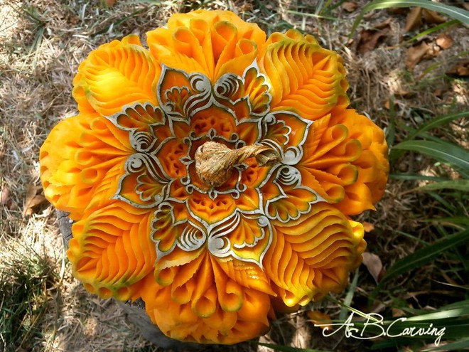Chi&ecirc;m ngưỡng những t&aacute;c phẩm đi&ecirc;u khắc độc đ&aacute;o l&agrave;m từ b&iacute; ng&ocirc; - Ảnh 1.
