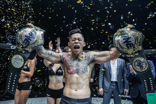 Rợn người với tuyệt chi&ecirc;u của võ sĩ người Trung Qu&ocirc;́c suýt làm đ&ocirc;́i thủ gãy c&ocirc;̉ - Ảnh 6.