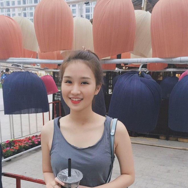 Nữ sinh NEU được mệnh danh hot girl thể dục nhờ bức ảnh si&ecirc;u xinh tr&ecirc;n s&acirc;n trường - Ảnh 4.