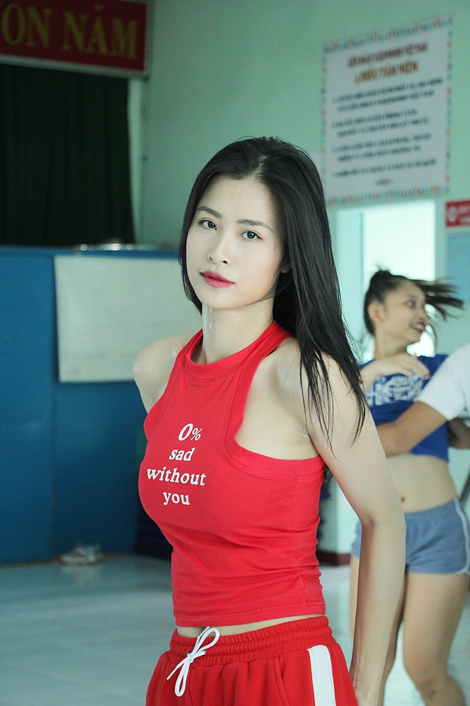 Đ&ocirc;ng Nhi ăn vội trong ph&ograve;ng tập, hứa hẹn thể hiện vũ đạo cực kh&oacute; nhưng đẹp mắt tại Asia Song Festival 2017 - Ảnh 4.