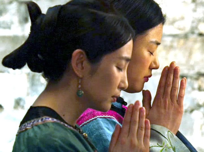 Đứng chung một khung h&igrave;nh, mĩ nh&acirc;n Hoa - H&agrave;n d&igrave;m nhau đến thế n&agrave;o? - Ảnh 9.