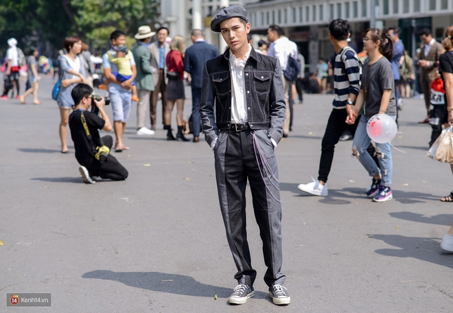 Street style ngày đầu VIFW: Giới trẻ Hà Nội ăn vận lồng lộn hơn hẳn năm trước, các nhóc tì mặc chất gây bão phố đi bộ - Ảnh 18.