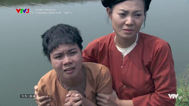 Thương nhớ ở ai tập 5: Cho rằng c&aacute;c b&agrave; go&aacute; rủ nhau đi ngắm &ldquo;giai&rdquo;, Quất bị đ&aacute;nh lăn đ&ugrave;ng ra đất - Ảnh 13.